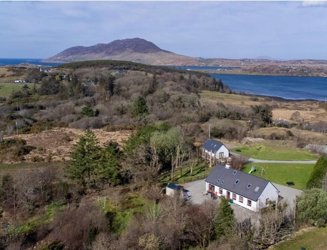 Red Deer Cosy Apartment In Letterfrack Connemara Exterior photo